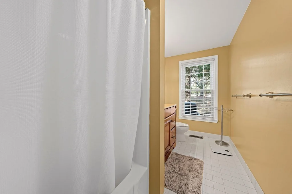 3 bed, 2 bath apartment for rent at 14 Mitchell Grant Way Unit 14, Bedford — photo 12 of 28