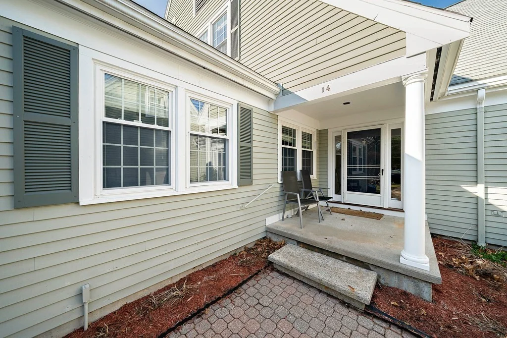 3 bed, 2 bath apartment for rent at 14 Mitchell Grant Way Unit 14, Bedford — photo 3 of 28
