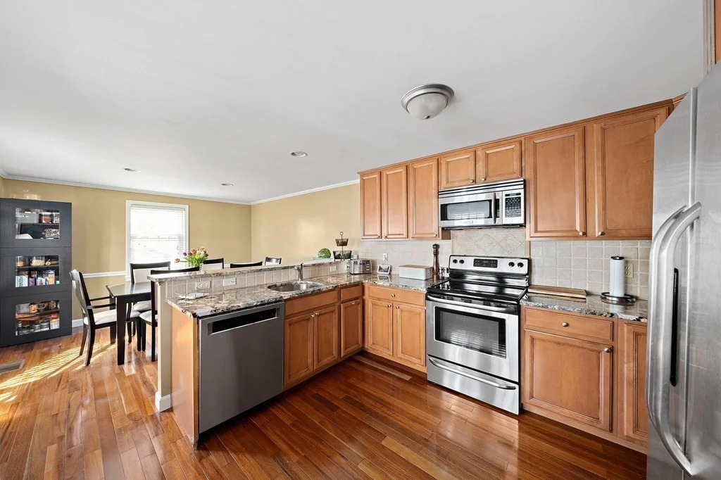 3 bed, 2 bath apartment for rent at 14 Mitchell Grant Way Unit 14, Bedford — photo 4 of 28