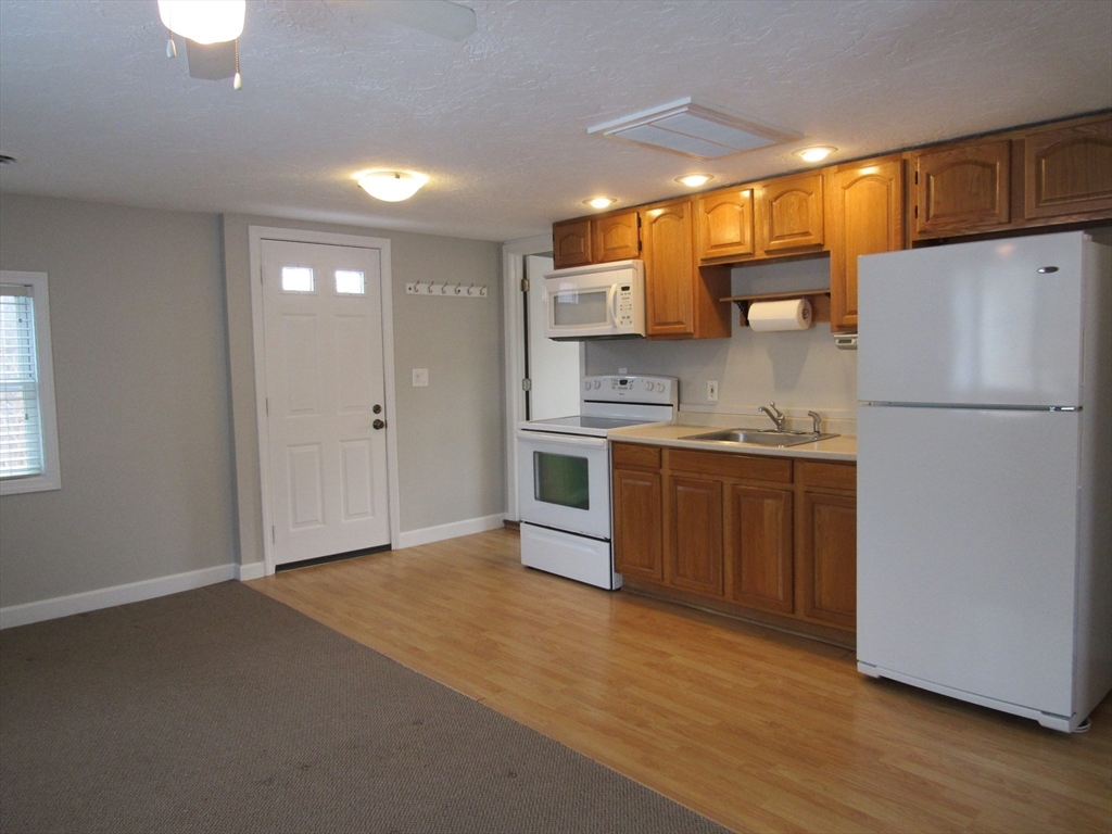 1 bed, 1 bath apartment for rent at 14 Monack Rd Unit 0, Buzzards Bay — photo 3 of 18
