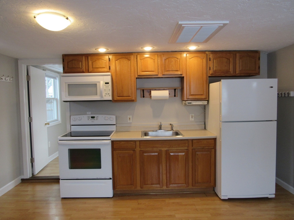 1 bed, 1 bath apartment for rent at 14 Monack Rd Unit 0, Buzzards Bay — photo 4 of 18