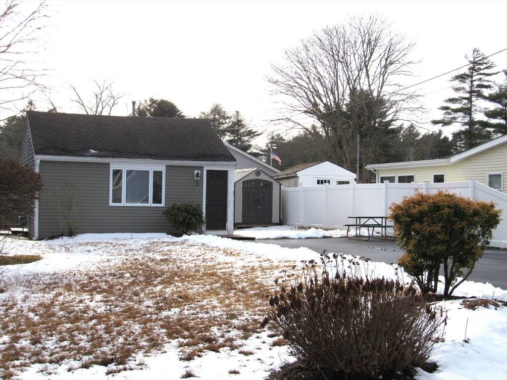 1 bed, 1 bath apartment for rent at 14 Monack Rd Unit 0, Buzzards Bay — photo 2 of 18