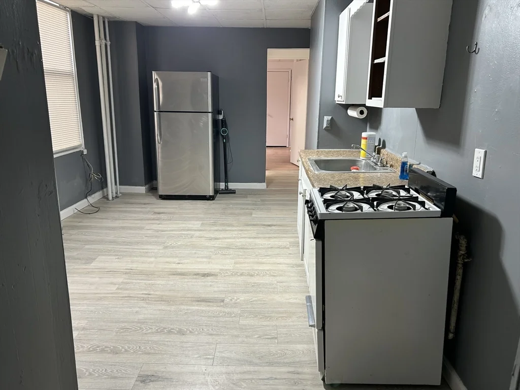 Studio bed, 1 bath apartment for rent at 14 Monument Sq Unit 1-3, Charlestown — photo 3 of 7