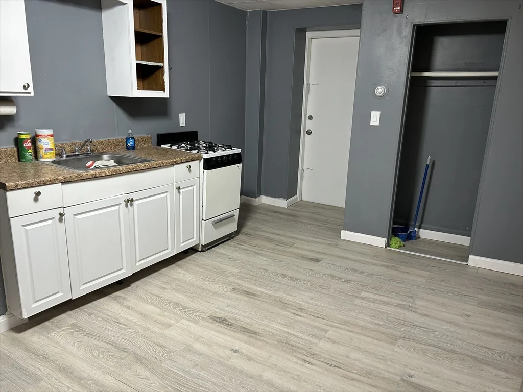 Studio bed, 1 bath apartment for rent at 14 Monument Sq Unit 1-3, Charlestown — photo 2 of 7