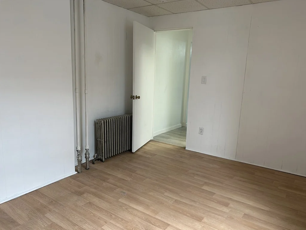 Studio bed, 1 bath apartment for rent at 14 Monument Sq Unit 1-3, Charlestown — photo 6 of 7