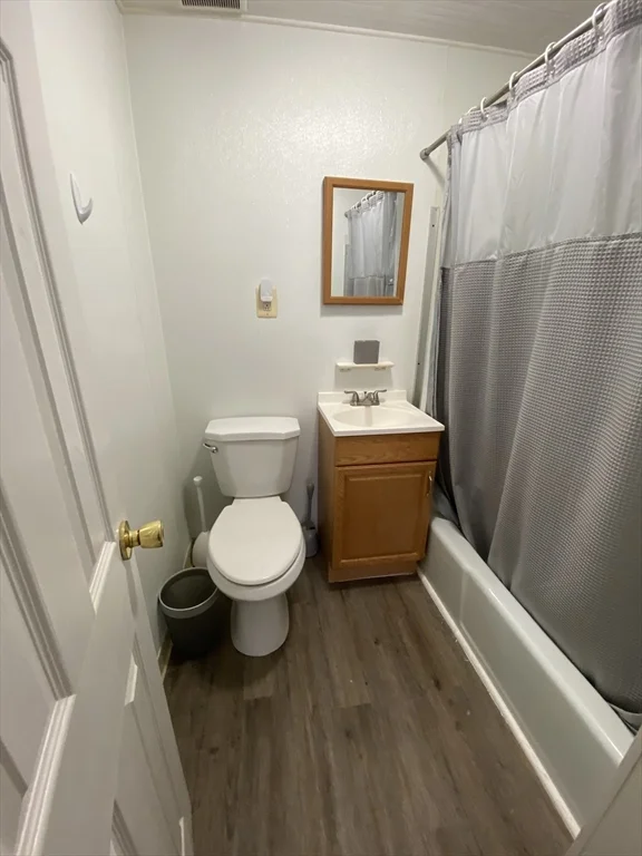 Studio bed, 1 bath apartment for rent at 14 Monument Sq Unit 1, Charlestown — photo 8 of 9