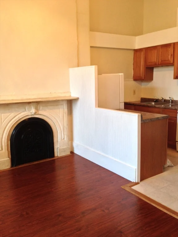 Studio bed, 1 bath apartment for rent at 14 Monument Sq Unit 1, Charlestown — photo 5 of 9