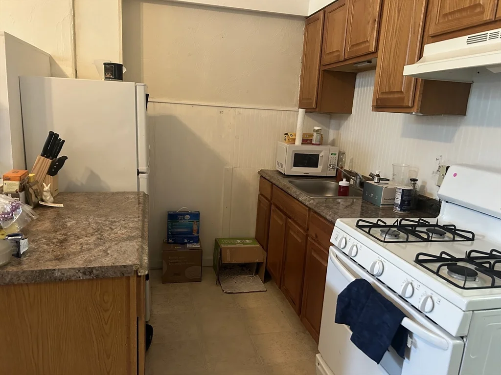 Studio bed, 1 bath apartment for rent at 14 Monument Sq Unit 1, Charlestown — photo 6 of 9