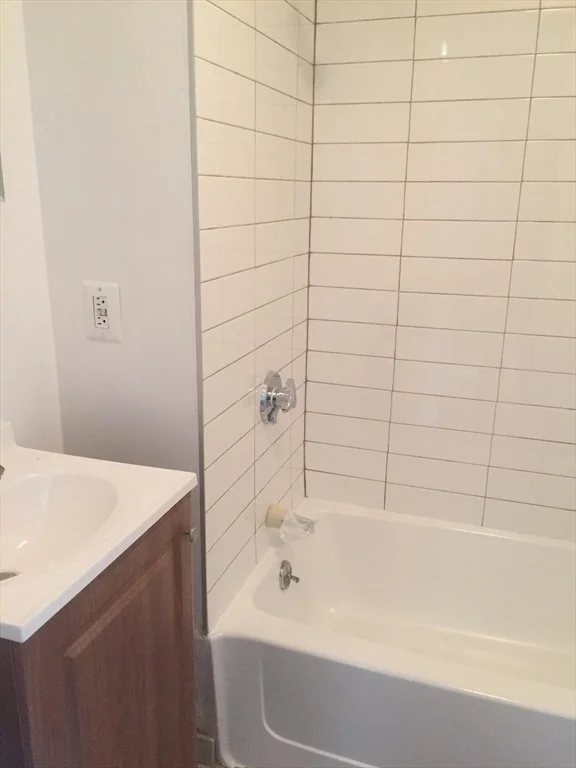 Studio bed, 1 bath apartment for rent at 14 Monument Sq Unit 2-5, Charlestown — photo 5 of 6