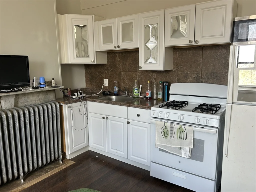 Studio bed, 1 bath apartment for rent at 14 Monument Sq Unit 2-6, Charlestown — photo 2 of 7