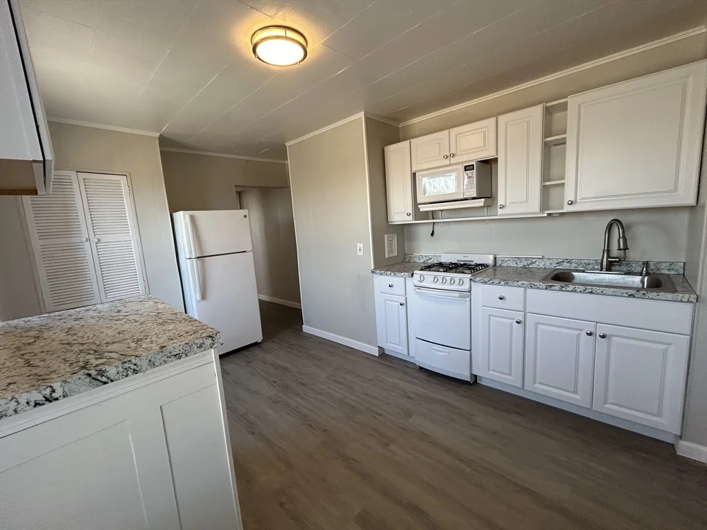 1 bed, 1 bath apartment for rent at 14 Monument Sq Unit 7, Charlestown — photo 1 of 12