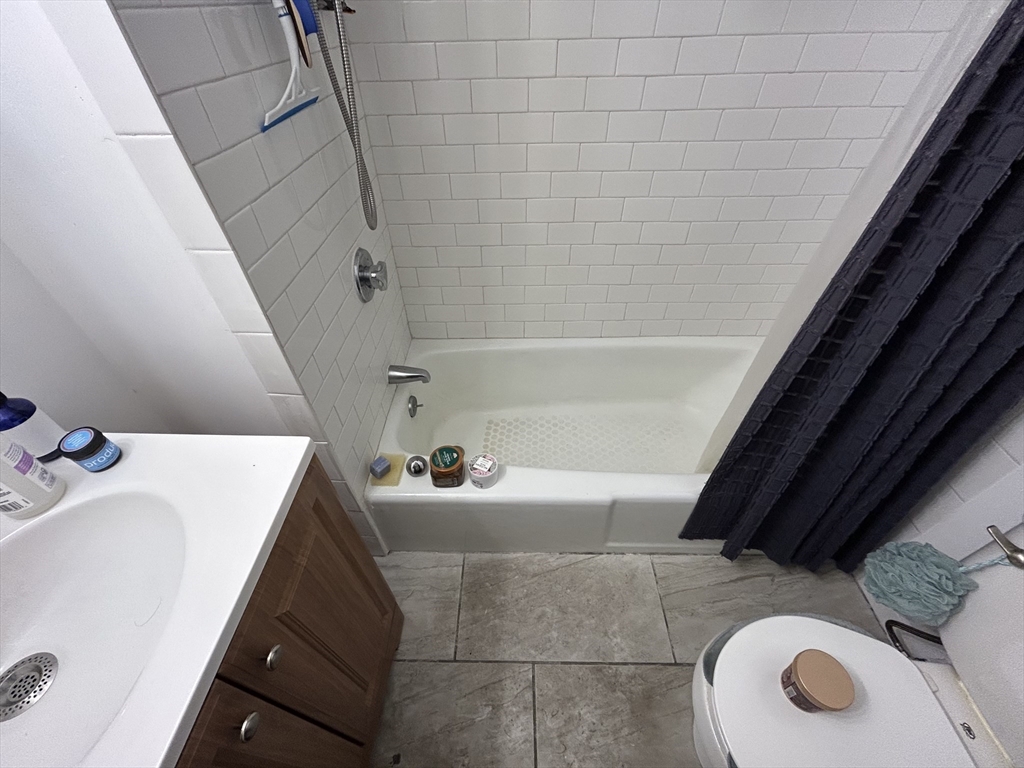 Studio bed, 1 bath apartment for rent at 14 Monument Sq Unit 8, Charlestown — photo 6 of 9
