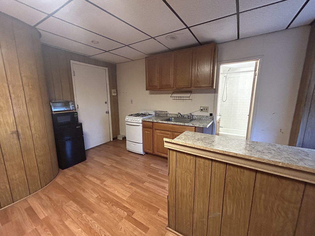 Studio bed, 1 bath apartment for rent at 14 Monument Sq Unit 8, Charlestown — photo 7 of 9
