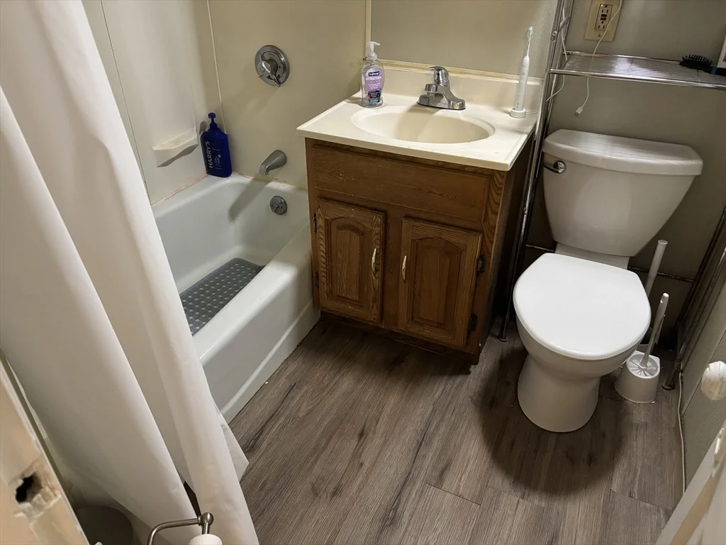Studio bed, 1 bath apartment for rent at 14 Monument Sq Unit BR, Charlestown — photo 4 of 4