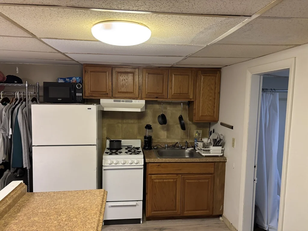 Studio bed, 1 bath apartment for rent at 14 Monument Sq Unit BR, Charlestown — photo 1 of 4