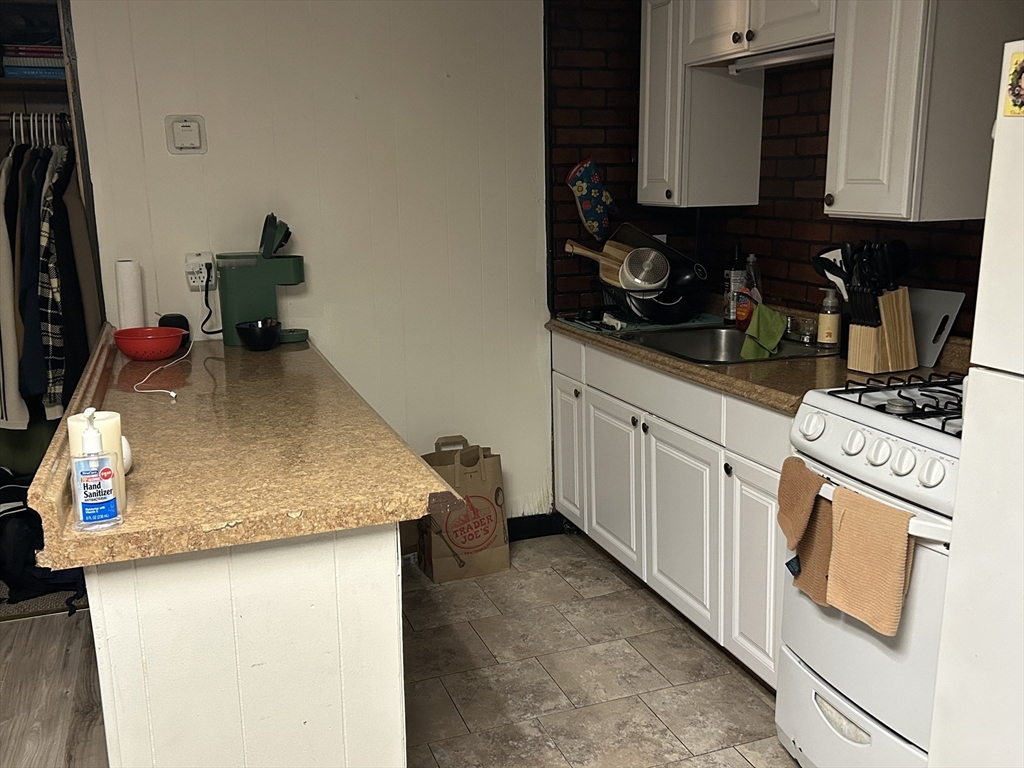 Studio bed, 1 bath apartment for rent at 14 Monument Sq Unit F, Charlestown — photo 1 of 6