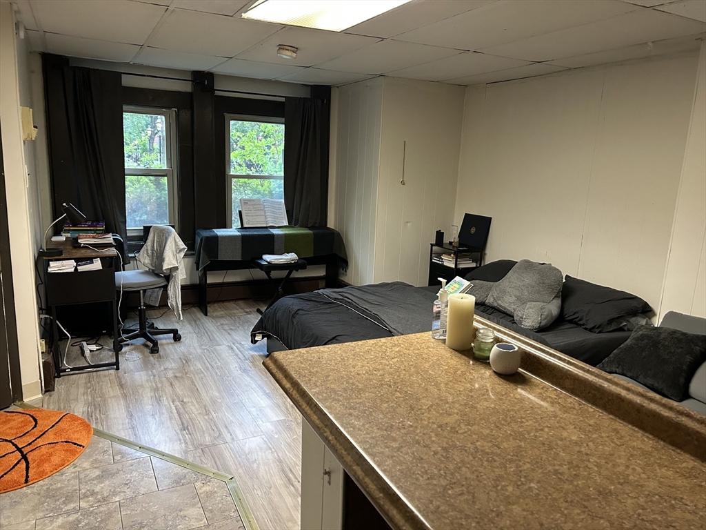 Studio bed, 1 bath apartment for rent at 14 Monument Sq Unit F, Charlestown — photo 3 of 6