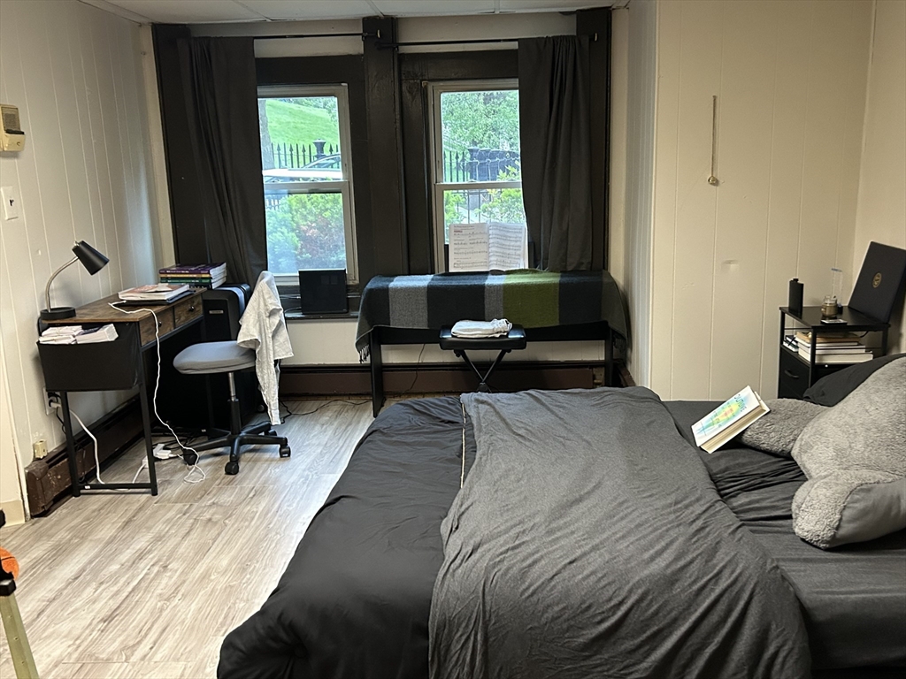 Studio bed, 1 bath apartment for rent at 14 Monument Sq Unit F, Charlestown — photo 4 of 6