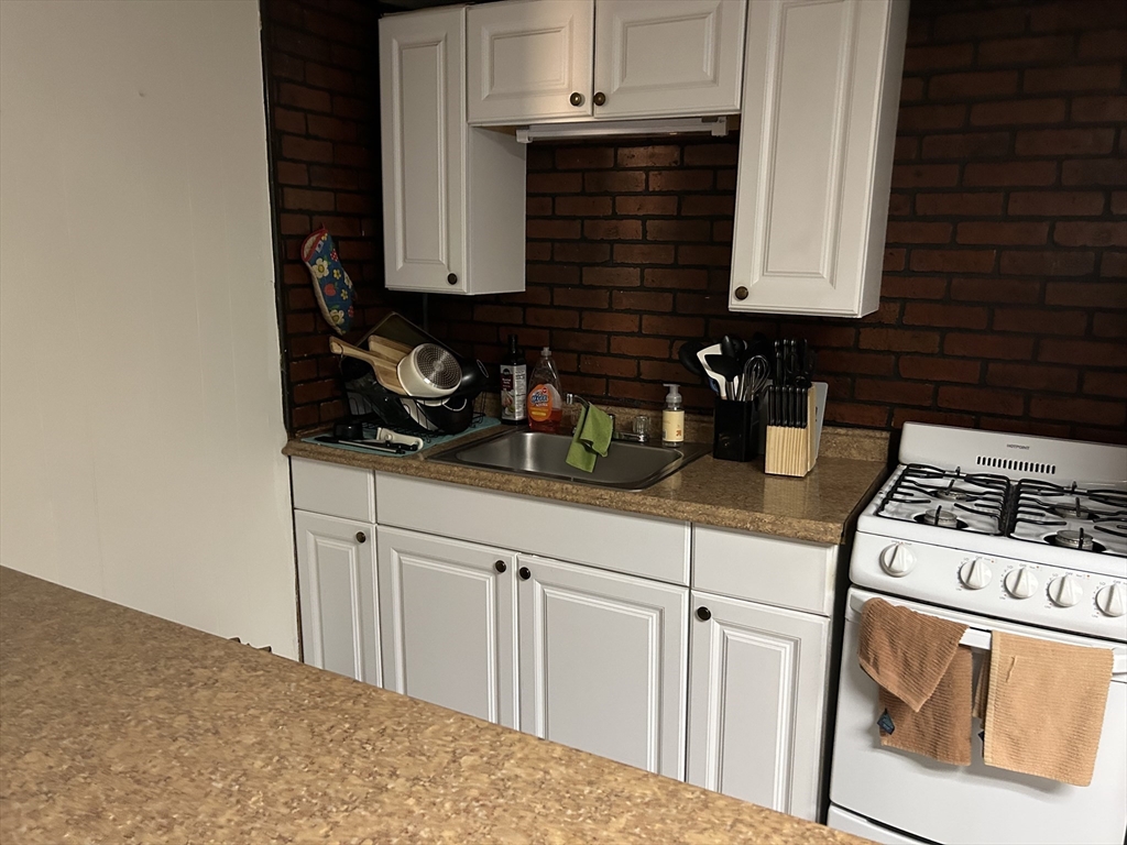 Studio bed, 1 bath apartment for rent at 14 Monument Sq Unit F, Charlestown — photo 2 of 6