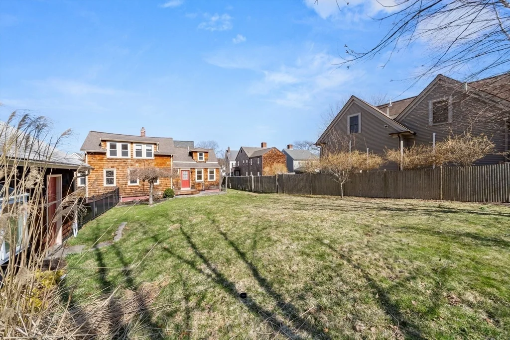4 bed, 1 bath apartment for rent at 14 Morse Ct, Kettle Cove Village — photo 3 of 31