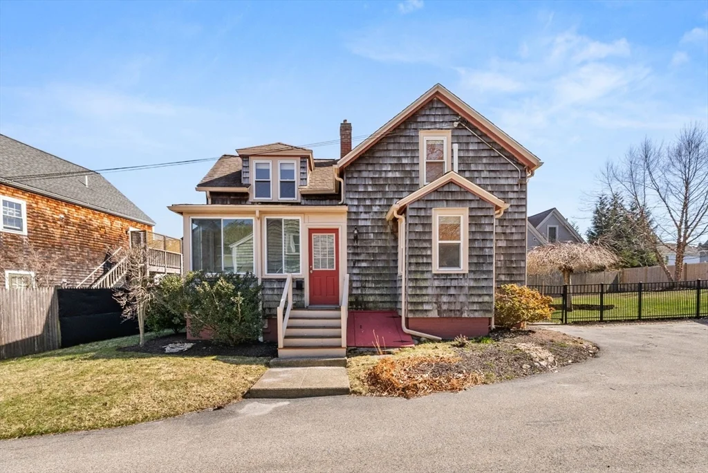 4 bed, 1 bath apartment for rent at 14 Morse Ct, Kettle Cove Village
