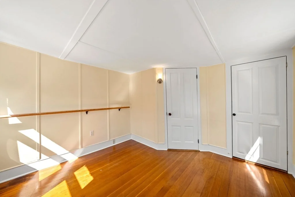4 bed, 1 bath apartment for rent at 14 Morse Ct, Kettle Cove Village — photo 30 of 31