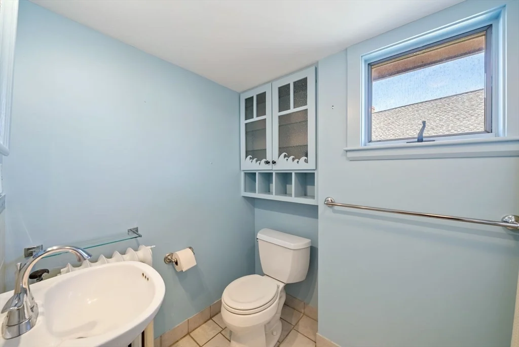 4 bed, 1 bath apartment for rent at 14 Morse Ct, Kettle Cove Village — photo 27 of 31