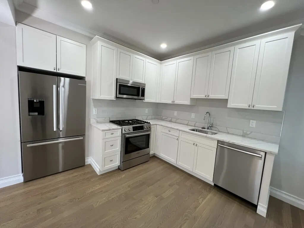 2 bed, 1 bath apartment for rent at 14 Mount Hood Rd Unit 6, Brighton — photo 4 of 12