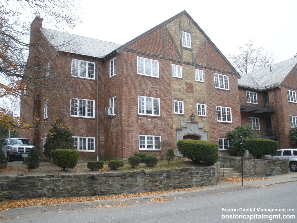 1 bed, 1 bath apartment for rent at 14 Mount Ida St Unit 6, Newton Corner