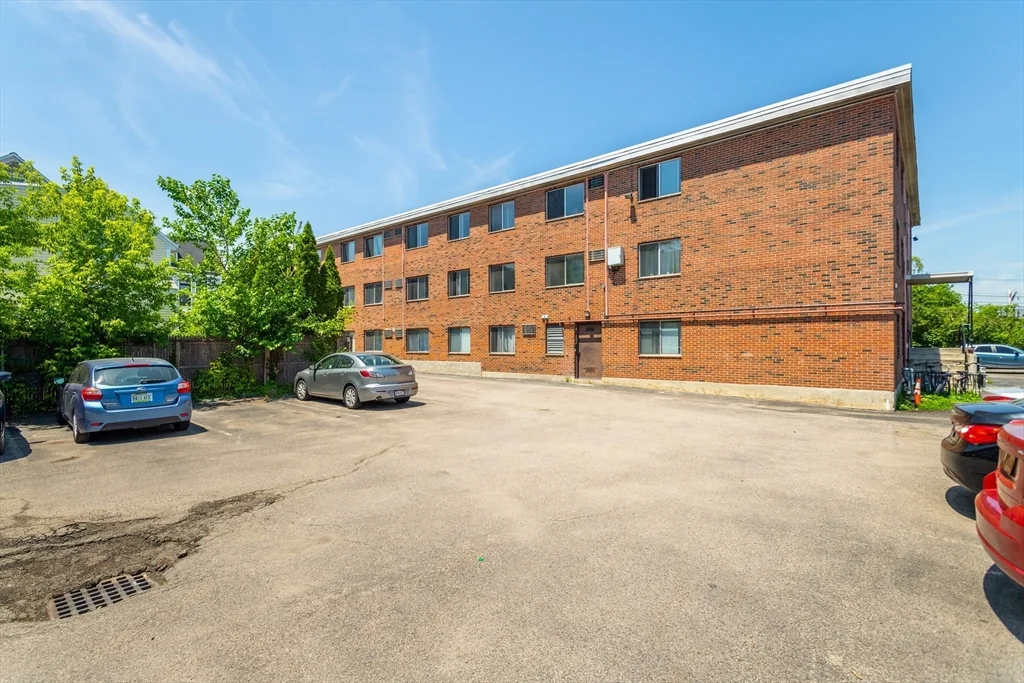 1 bed, 1 bath apartment for rent at 14 Murdock Unit 1-7, Magoun Square — photo 10 of 11