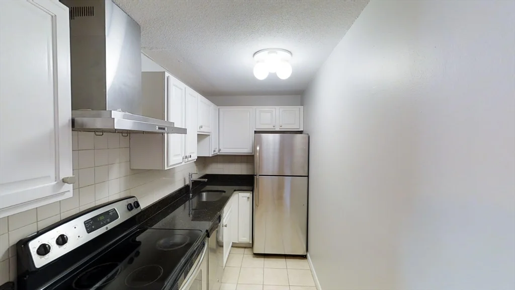 1 bed, 1 bath apartment for rent at 14 Murdock Unit 1-7, Magoun Square