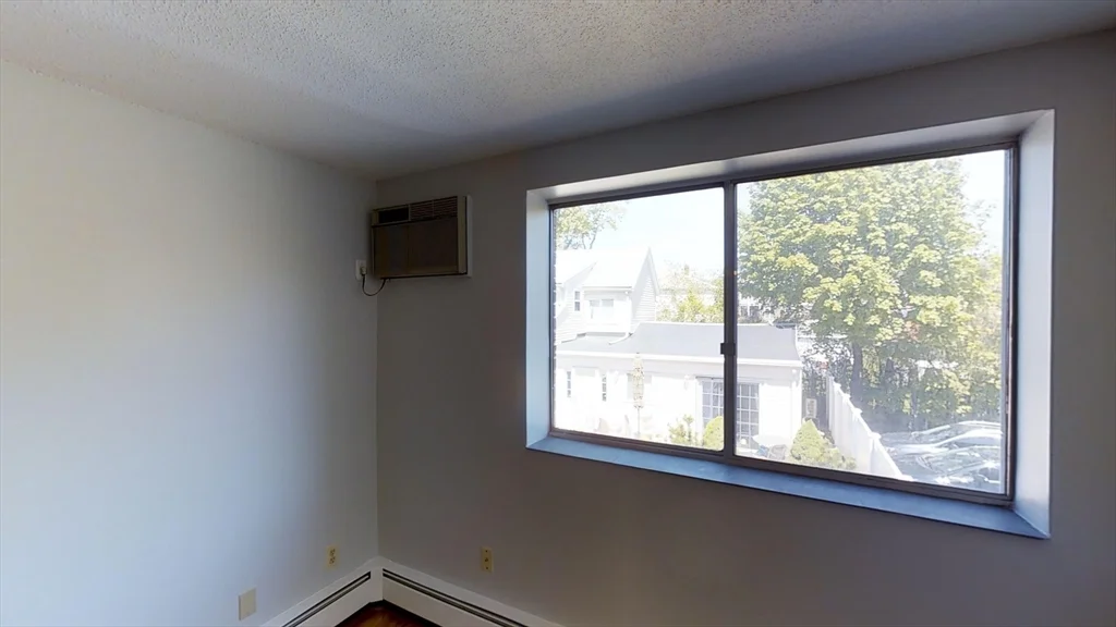 1 bed, 1 bath apartment for rent at 14 Murdock Unit 1-7, Magoun Square — photo 4 of 11