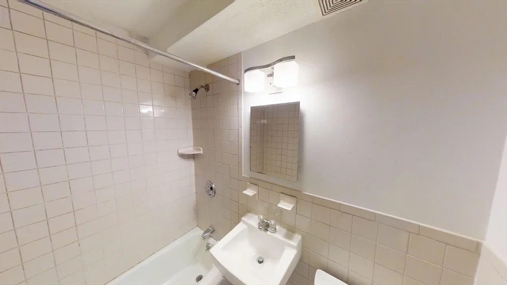 2 bed, 1 bath apartment for rent at 14 Murdock Unit 3-2, Magoun Square — photo 5 of 12