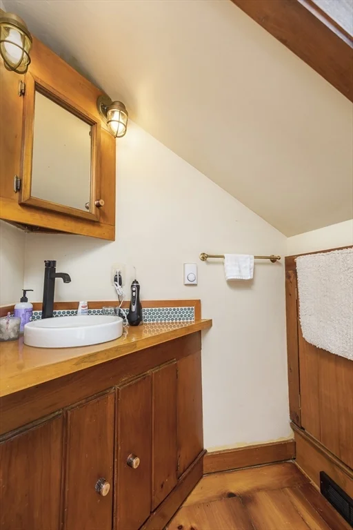 1 bed, 1 bath apartment for rent at 14 Nicholson Hill Unit B, Marblehead — photo 16 of 22