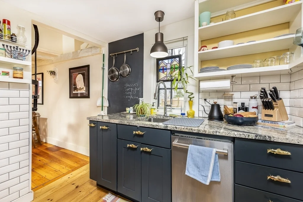1 bed, 1 bath apartment for rent at 14 Nicholson Hill Unit B, Marblehead — photo 9 of 22