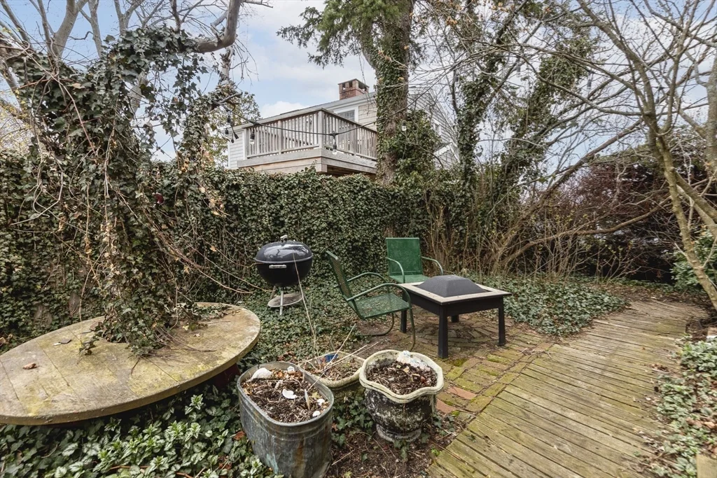 1 bed, 1 bath apartment for rent at 14 Nicholson Hill Unit B, Marblehead — photo 21 of 22