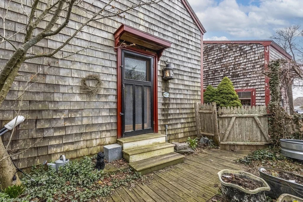 1 bed, 1 bath apartment for rent at 14 Nicholson Hill Unit B, Marblehead — photo 2 of 22