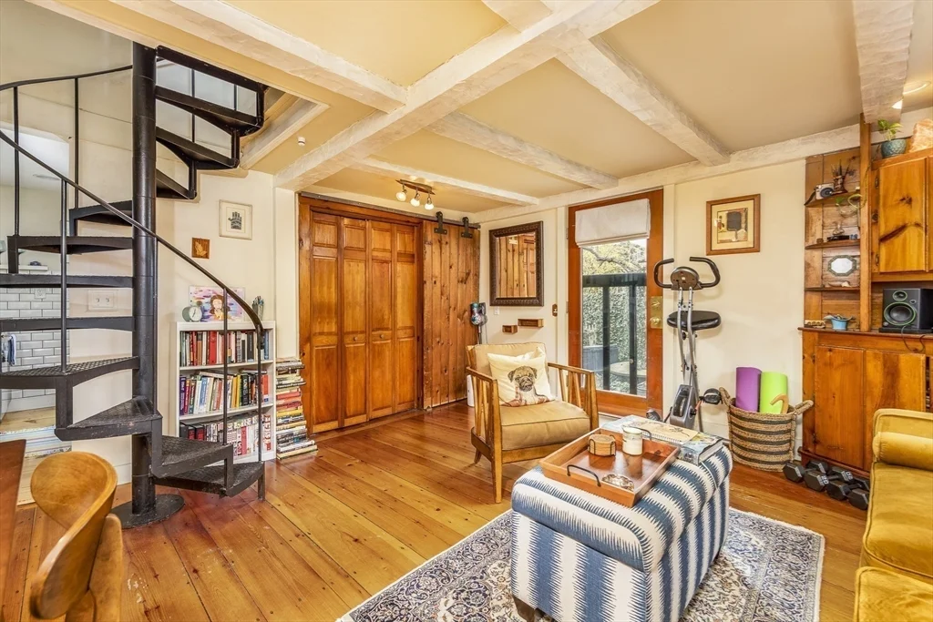 1 bed, 1 bath apartment for rent at 14 Nicholson Hill Unit B, Marblehead — photo 4 of 22