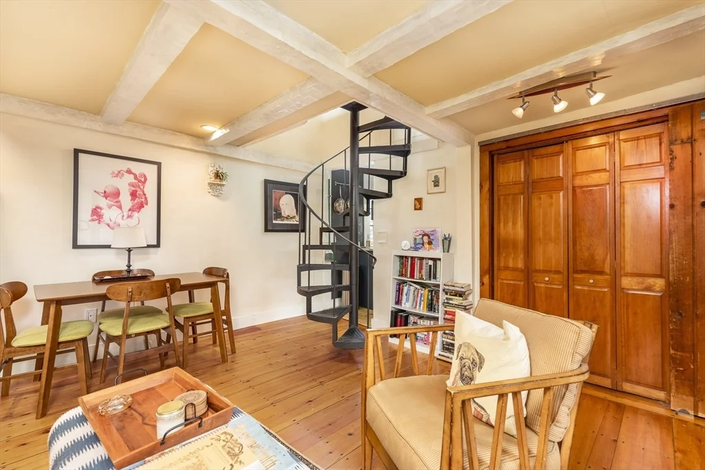 1 bed, 1 bath apartment for rent at 14 Nicholson Hill Unit B, Marblehead — photo 7 of 22
