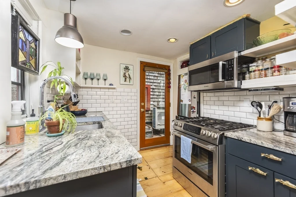 1 bed, 1 bath apartment for rent at 14 Nicholson Hill Unit B, Marblehead — photo 10 of 22