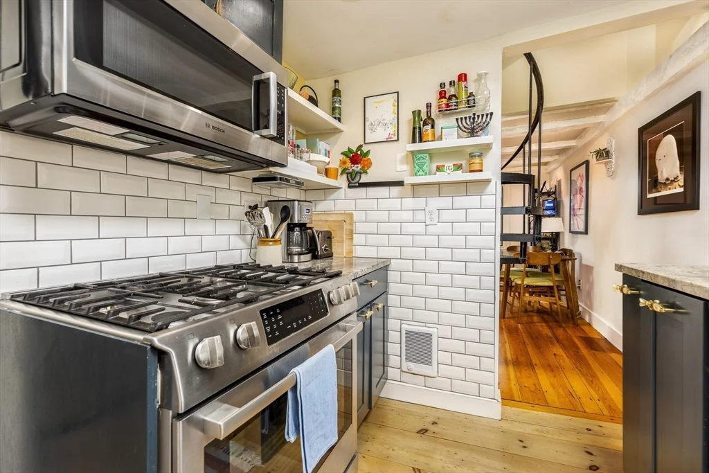 1 bed, 1 bath apartment for rent at 14 Nicholson Hill Unit B, Marblehead — photo 8 of 22
