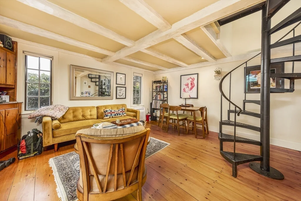 1 bed, 1 bath apartment for rent at 14 Nicholson Hill Unit B, Marblehead — photo 5 of 22