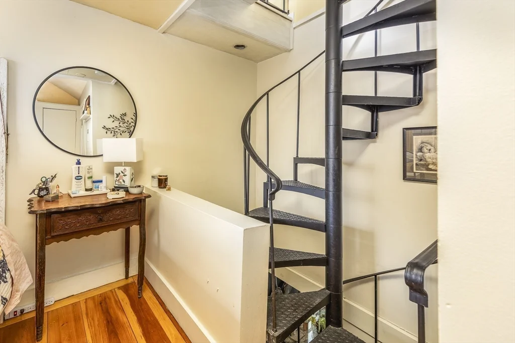 1 bed, 1 bath apartment for rent at 14 Nicholson Hill Unit B, Marblehead — photo 11 of 22