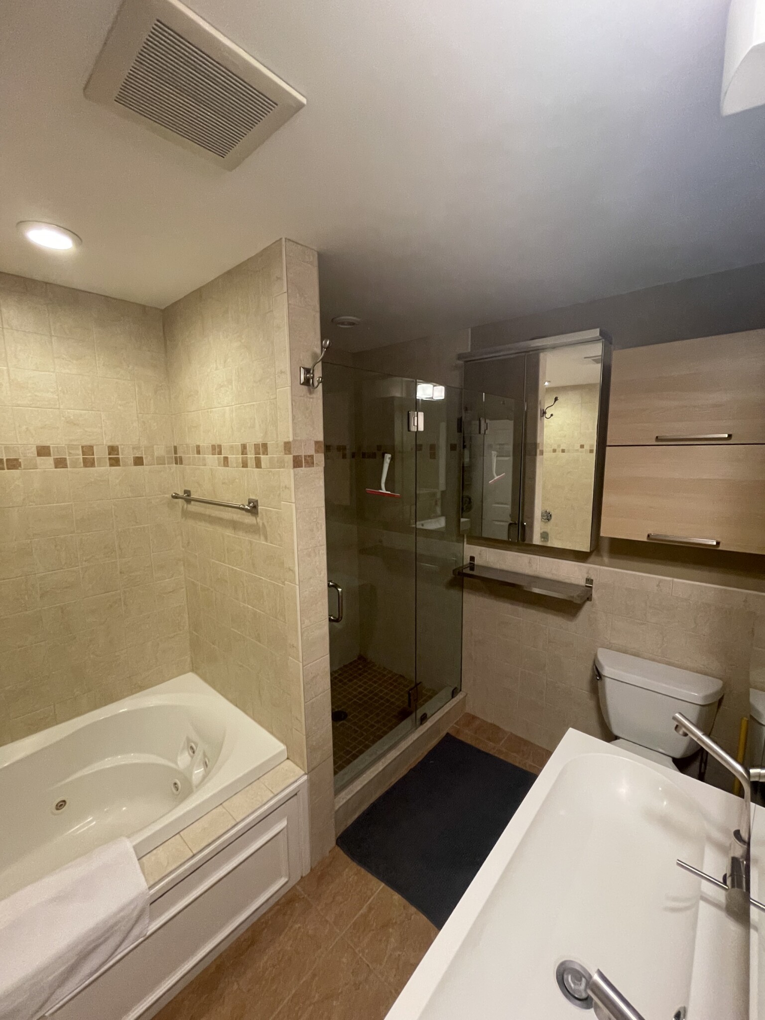 4 bed, 2 bath apartment for rent at 14 Oak St Unit 2, Ward Two — photo 21 of 36