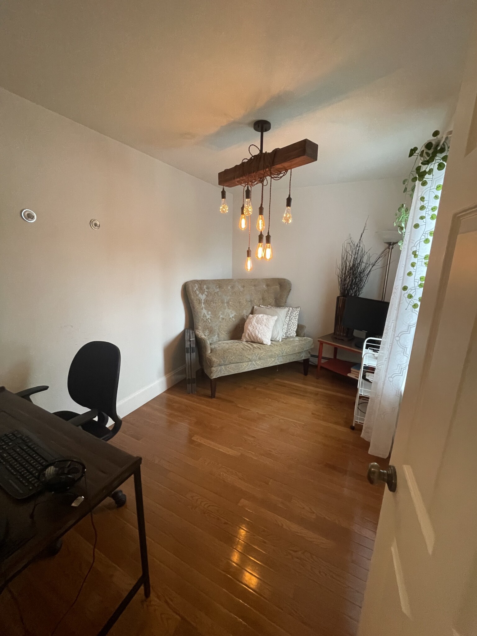 4 bed, 2 bath apartment for rent at 14 Oak St Unit 2, Ward Two — photo 11 of 36