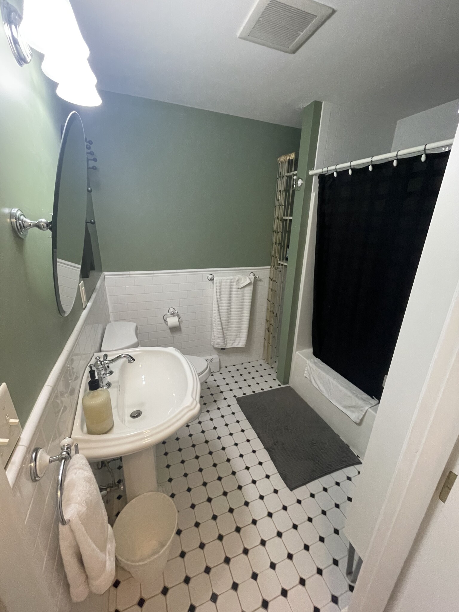 4 bed, 2 bath apartment for rent at 14 Oak St Unit 2, Ward Two — photo 7 of 36