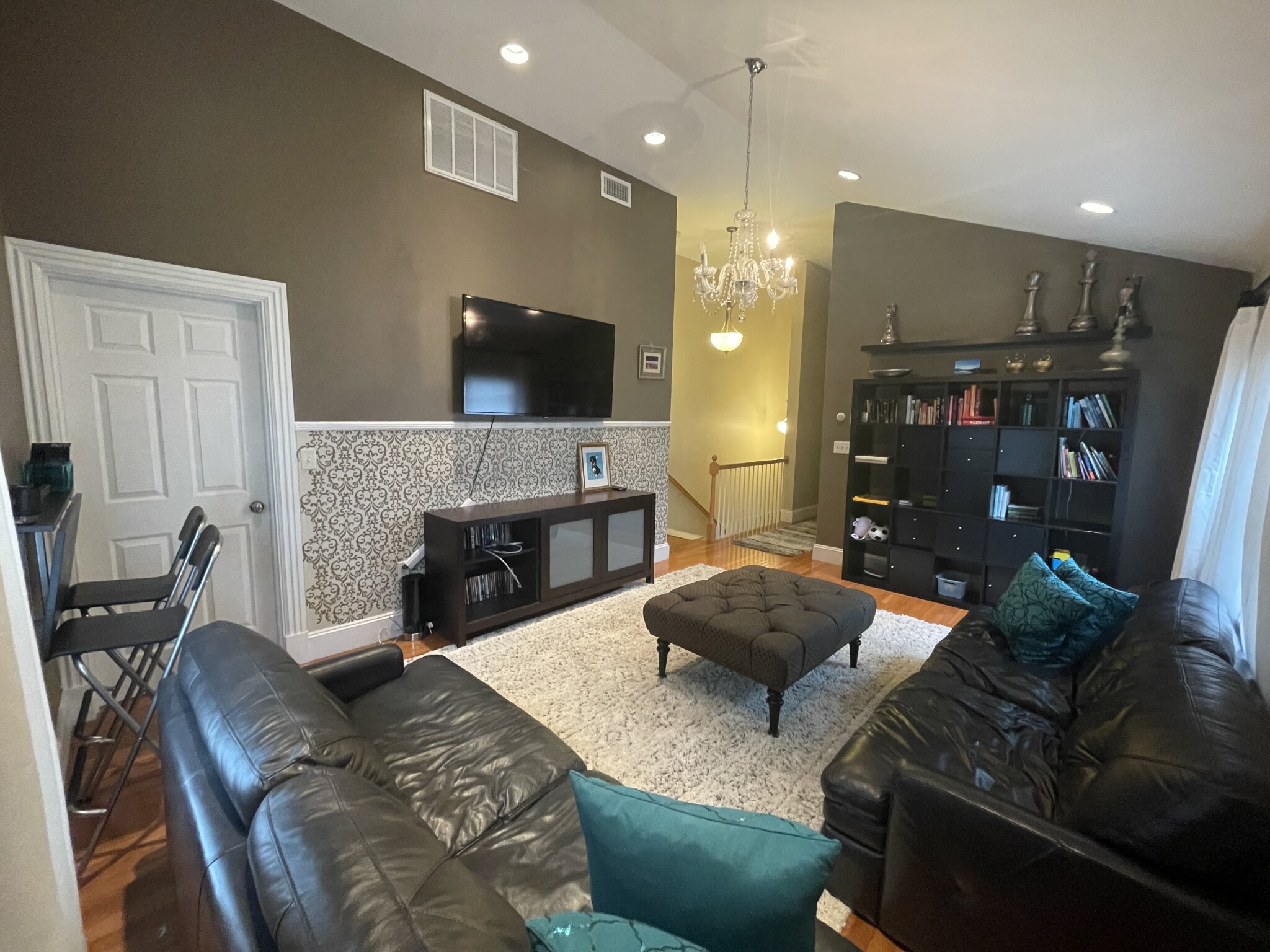 4 bed, 2 bath apartment for rent at 14 Oak St Unit 2, Ward Two — photo 24 of 36