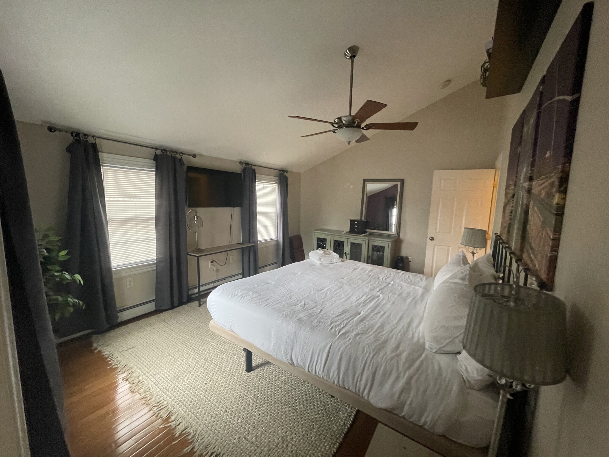 4 bed, 2 bath apartment for rent at 14 Oak St Unit 2, Ward Two — photo 29 of 36