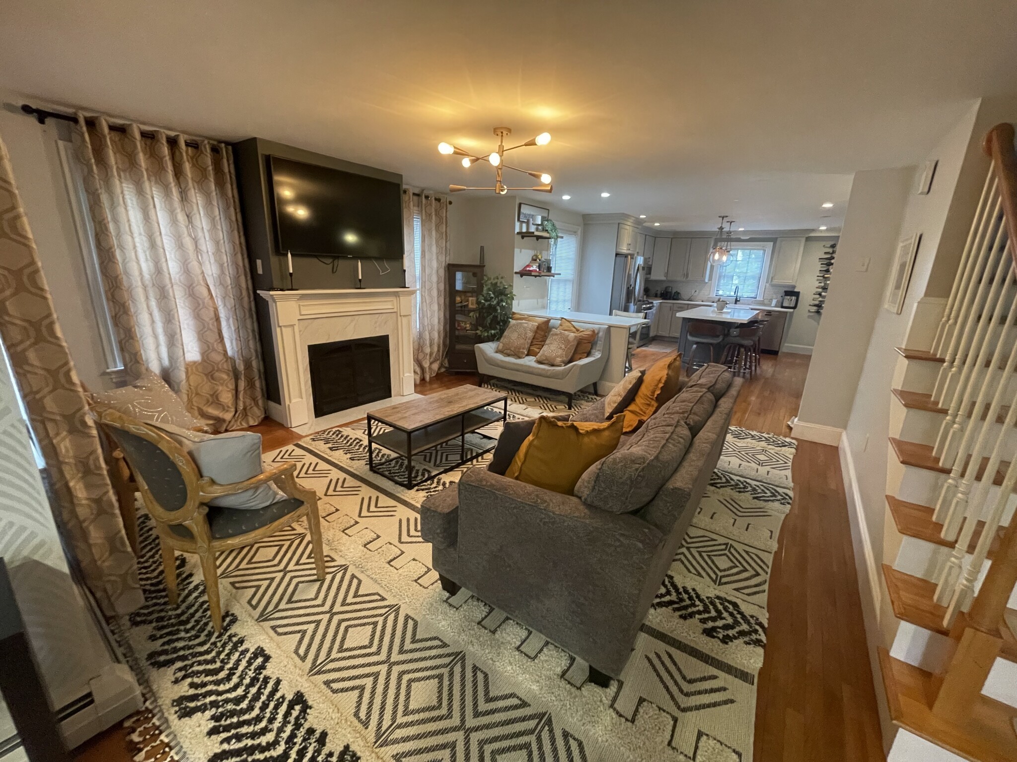 4 bed, 2 bath apartment for rent at 14 Oak St Unit 2, Ward Two — photo 1 of 36