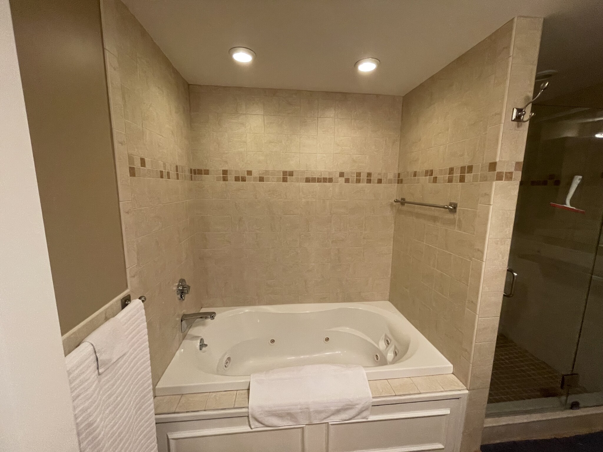 4 bed, 2 bath apartment for rent at 14 Oak St Unit 2, Ward Two — photo 19 of 36